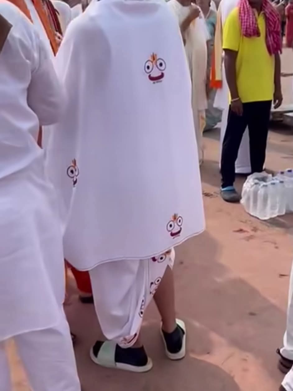 ମହାପ୍ରଭୁଙ୍କୁ ଅସମ୍ମାନ: ପିନ୍ଧା ଧୋତିରେ ଶ୍ରୀଜଗନ୍ନାଥ, ସେବାୟତଙ୍କ ବିରୋଧ