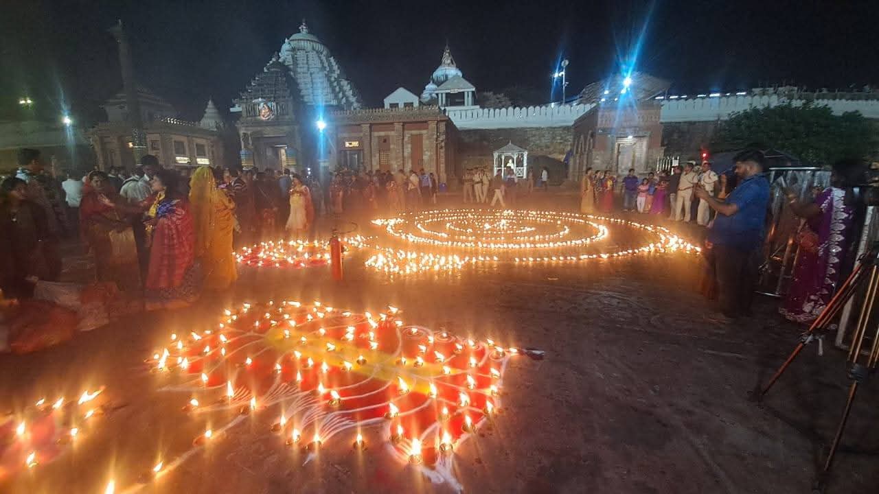 ବଡ଼ଦାଣ୍ଡରେ ଜଳିଲା ଲକ୍ଷେ ଦୀପ