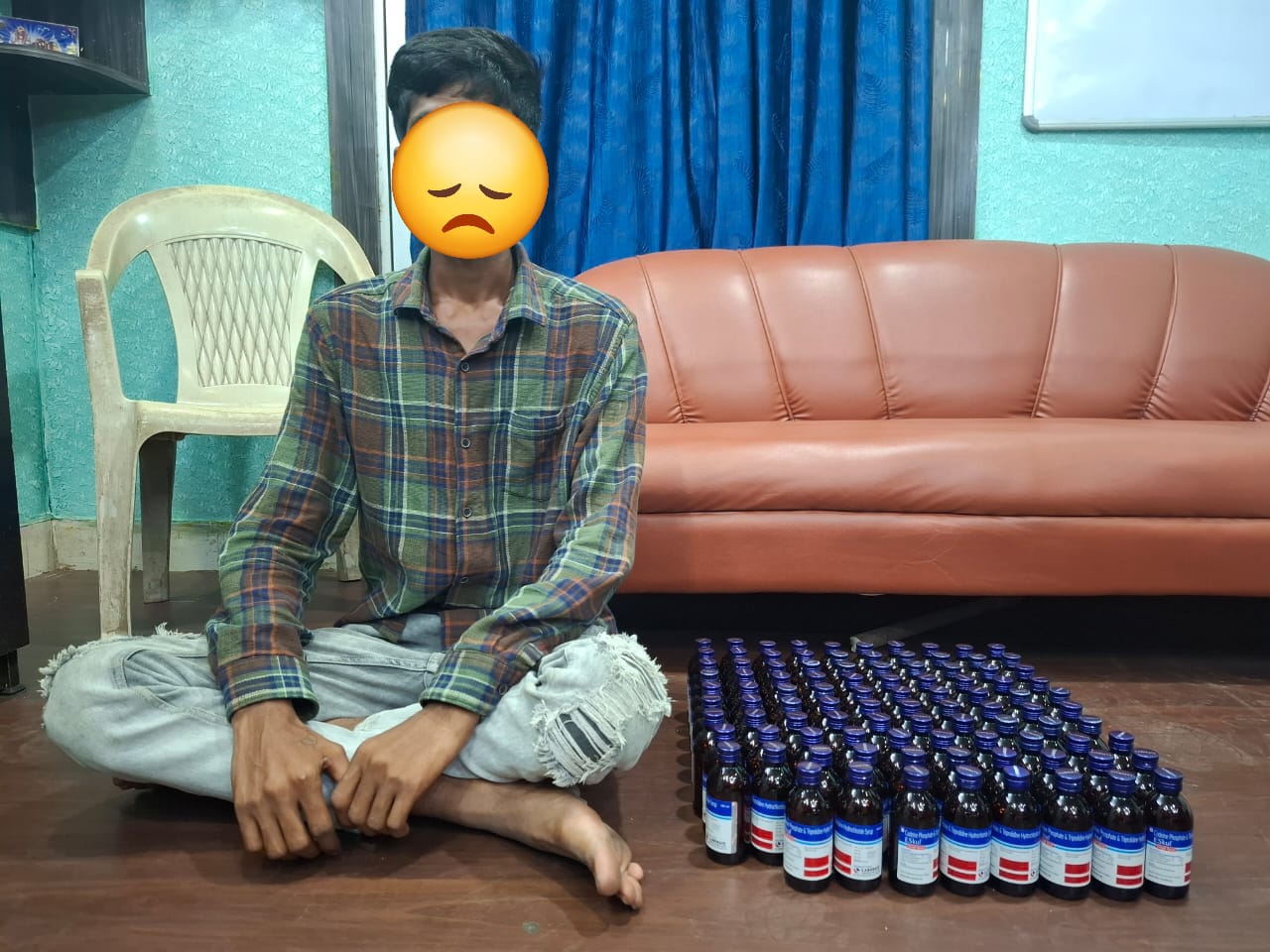 ରେଳଷ୍ଟେସନ ନିକଟ ଠାରେ ବେଆଇନ ଏସକଫ ସିରଫ କାରବାର ଅଭିଯୋଗରେ କୁମ୍ଭାରପଡା ଥାନା ଦ୍ୱାରା ଜଣେ ଗିରଫ