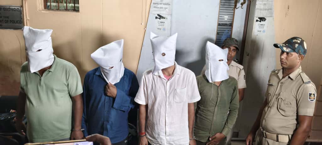 ମୁଣ୍ଡରେ ବନ୍ଧୁକ ଲଗାଇ ଅପହରଣ ମାମଲା, କୋଣାର୍କ ଥାନା ପୁଲିସ ଦ୍ୱାରା ୪ଗିରଫ