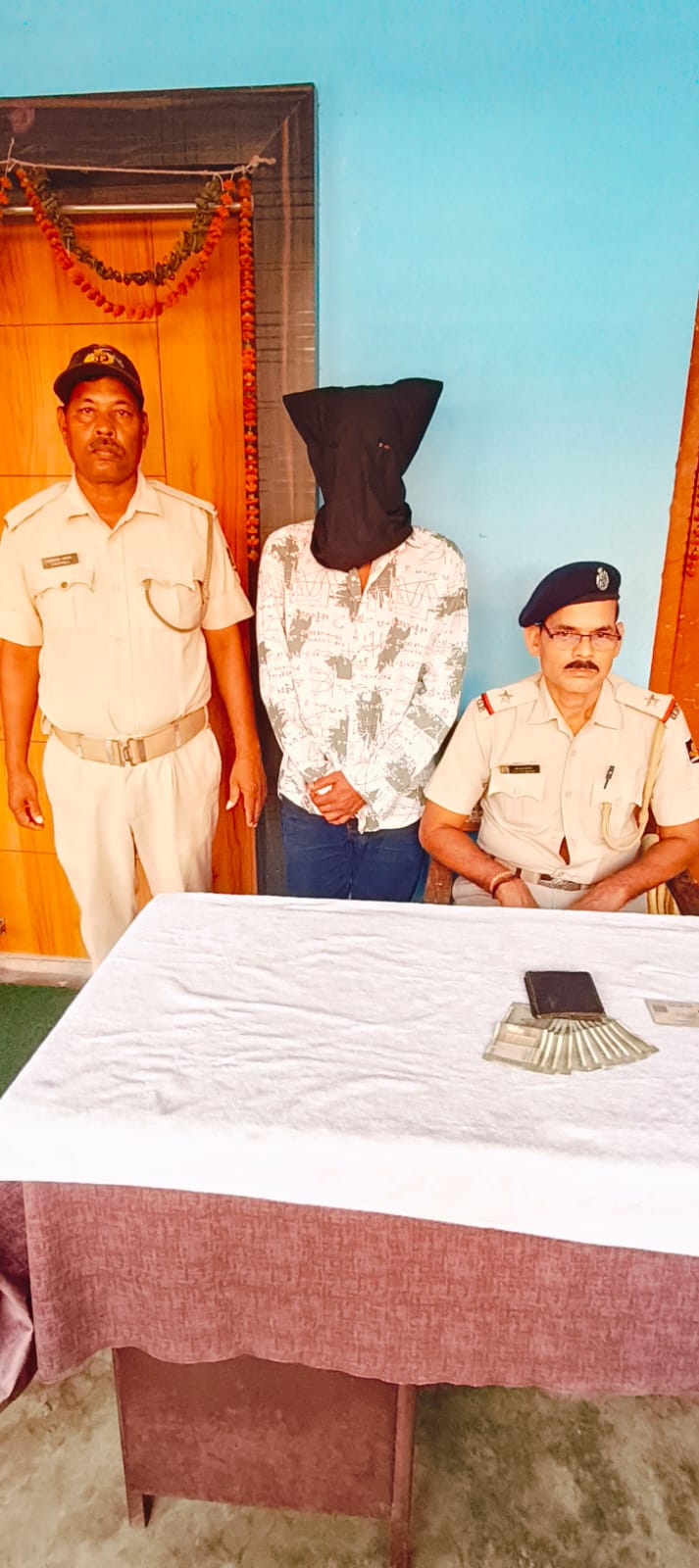 ପର୍ଯ୍ୟଟକଙ୍କ ଠାରୁ ଲୁଟ କରି ଜଣେ ଗିରଫ 