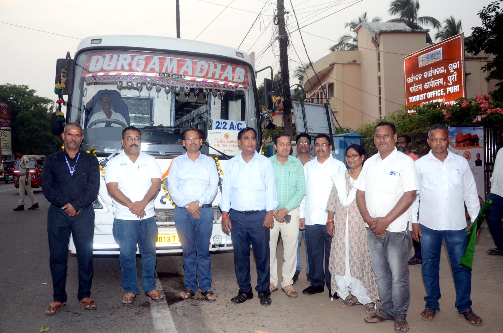 ୧୨୭ ଜଣ ବରିଷ୍ଠ ନାଗରିକ ଗଲେ ତୀର୍ଥଯାତ୍ରାରେ