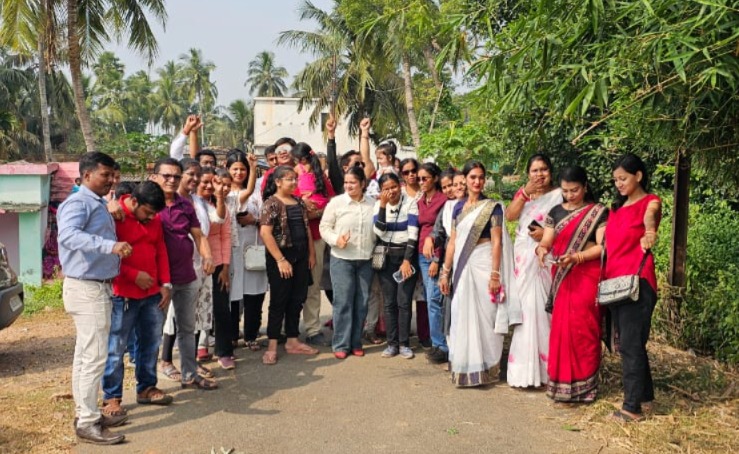 ଆଶ୍ୱସ୍ତି ଫାଉଣ୍ଡେସନ ଟ୍ରଷ୍ଟ ଦ୍ବାରା ଗରିବ ଲୋକ ମାନଙ୍କୁ ବସ୍ତ୍ର ବଣ୍ଟନ ଏବଂ ବିଭିନ୍ନ ସ୍ଥାନରେ ବୟୋଜ୍ୟେଷ୍ଠ ବ୍ୟକ୍ତି ମାନଙ୍କୁ ଆଇନ ସଚେତନତା 