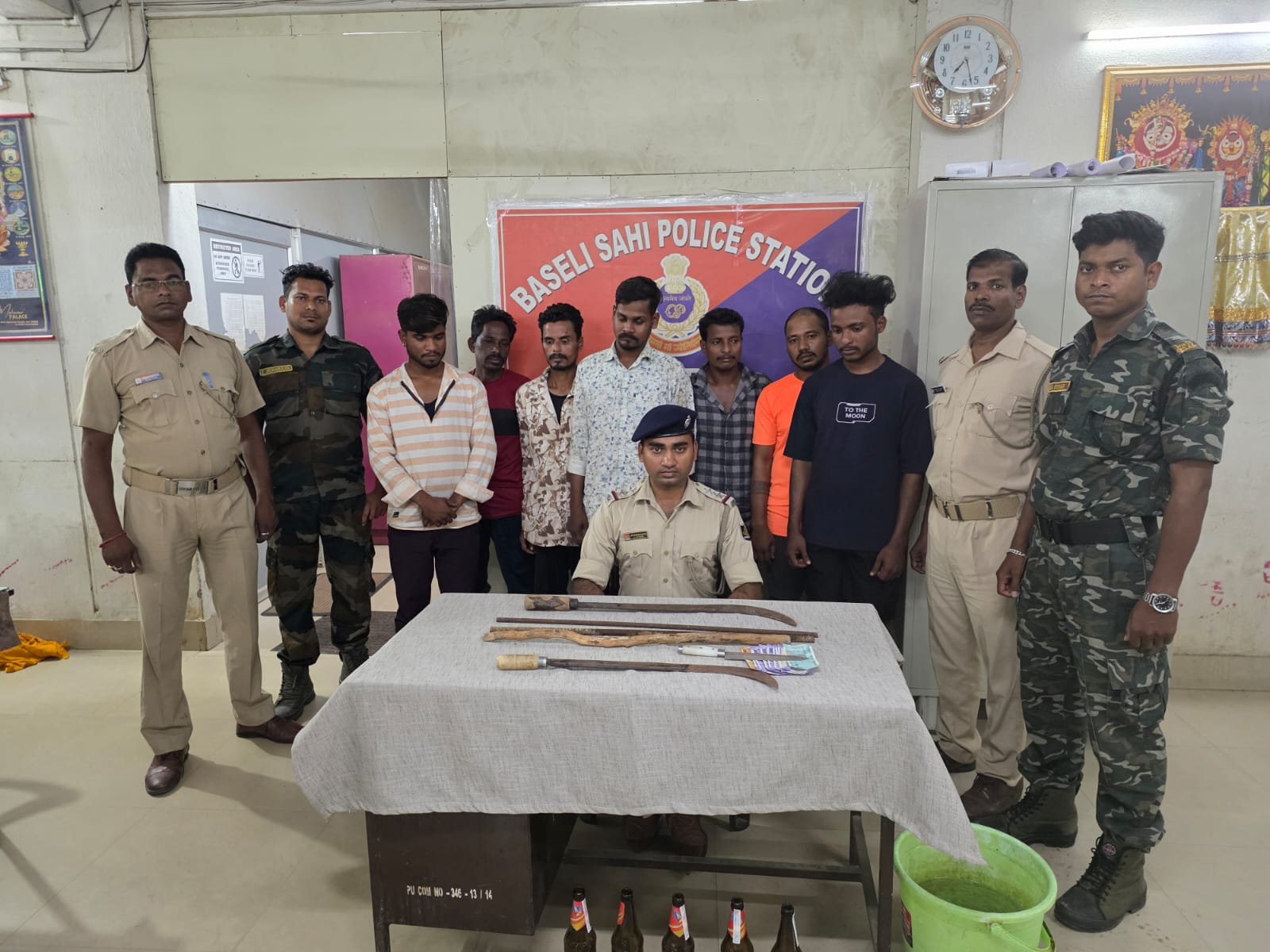 ୭ ଡକାୟତ ଗିରଫ : ଖଣ୍ଡା, ଲୁହା ରଡ, ବୋମା ଜବତ