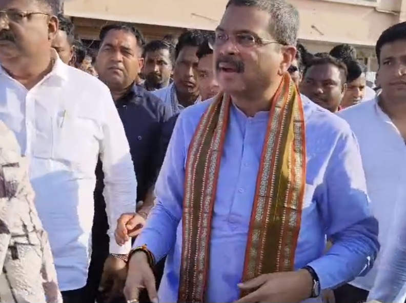 ବିହାର ନିର୍ବାଚନରେ ବିପୁଳ ସଫଳତା, ମହାପ୍ରଭୁଙ୍କୁ ଦର୍ଶନ କରି ଆଶିଷ ନେଲେ କେନ୍ଦ୍ରମନ୍ତ୍ରୀ ଧର୍ମେନ୍ଦ୍ର ପ୍ରଧାନ