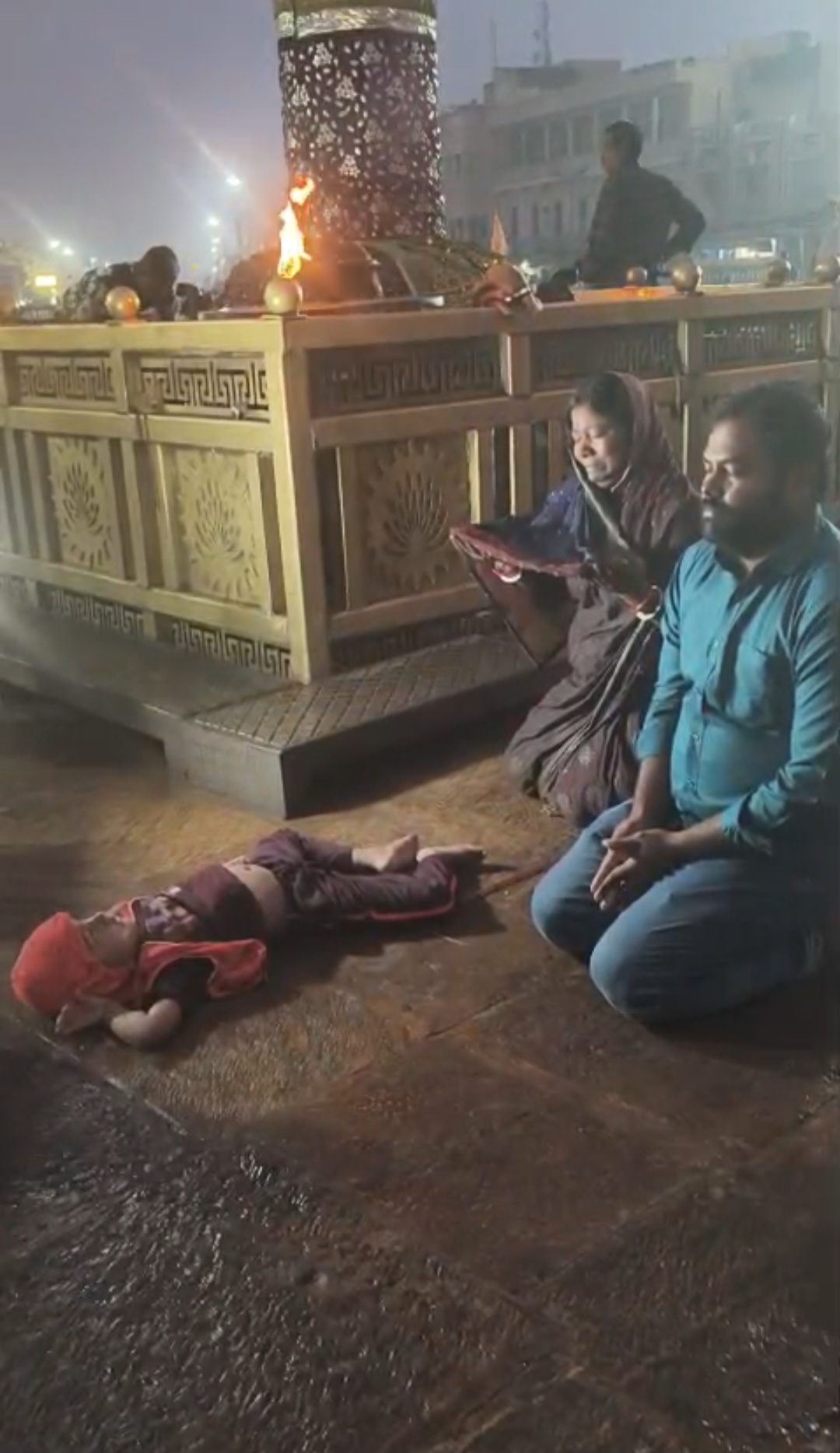 ସିଂହଦ୍ୱାରରେ କାନି ପତାଇ ବାପା-ମାଆ ମାଗିଲେ ଛୁଆର ଜୀବନ ଭିକ୍ଷା