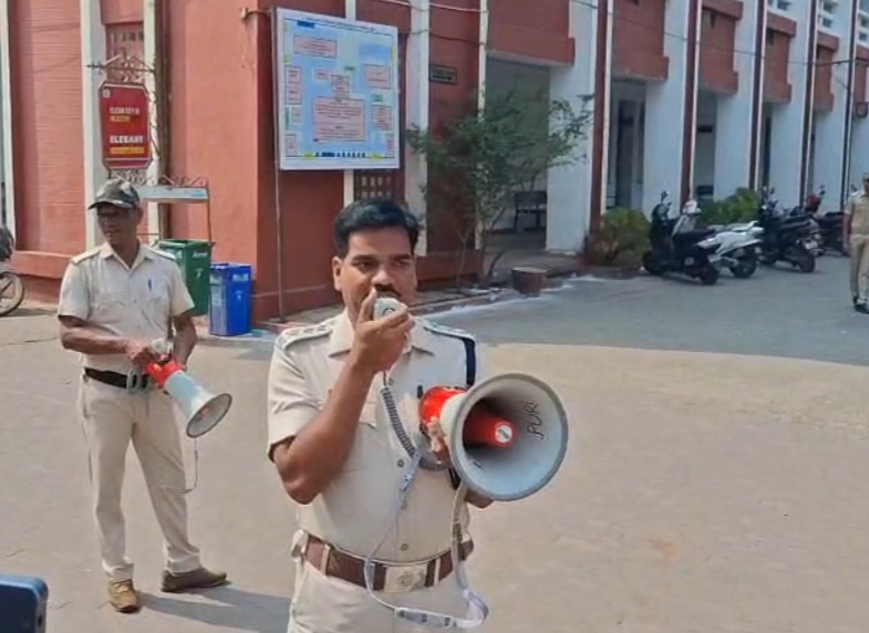 ପୁରୀ ଜିଲ୍ଲା ଓ ଦୌରା ଜଜ କୋର୍ଟକୁ ବୋମା ଧମକ, ଯାଞ୍ଚ କରୁଛି ବମ୍ ସ୍କ୍ୱାର୍ଡ | 