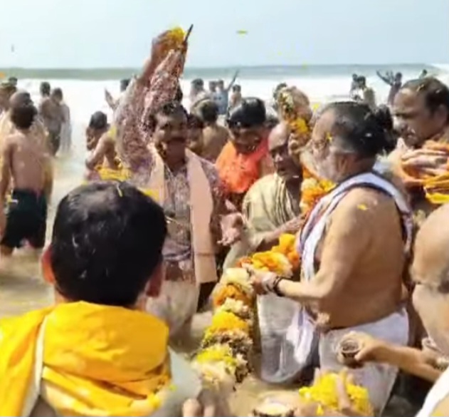 ଆଧ୍ୟାତ୍ମିକ ଓ ଭକ୍ତିମୟ ପରିବେଶରେ ଗୋବିନ୍ଦ ଦ୍ବାଦଶୀ ସ୍ନାନ