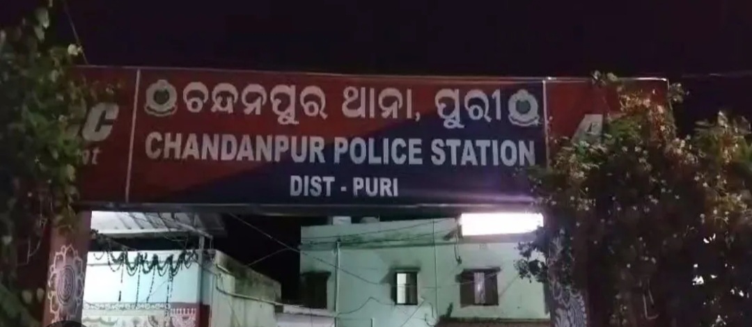 ଅସଦାଚରଣ, ହତ୍ୟା ଉଦ୍ୟମ ମାମଲା, ୱାରେଣ୍ଟି ଗିରଫ 