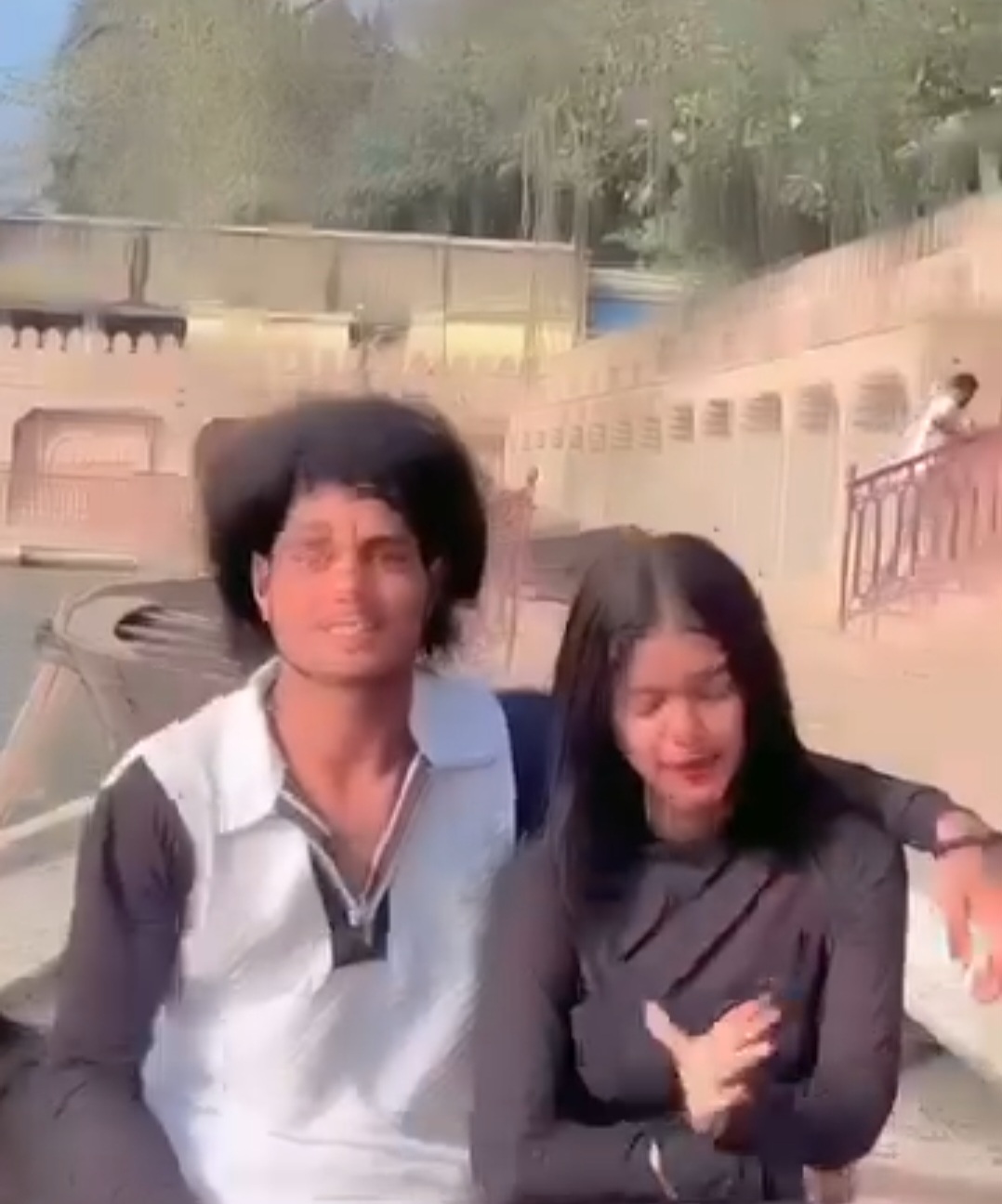 ରିଲ୍ସ ନିଶା, ଚପଲ ପିନ୍ଧି ନନ୍ଦା ଓ ଭଦ୍ରା ଉପରେ ଫିଲ୍ମ ଗୀତରେ ପ୍ରେମୀ ଯୁଗଳଙ୍କ ରିଲ୍ସ